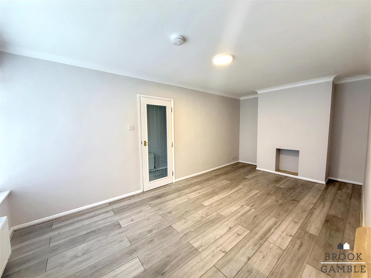 3 Bedroom Apartment. East Dean Road in Eastbourne,  4